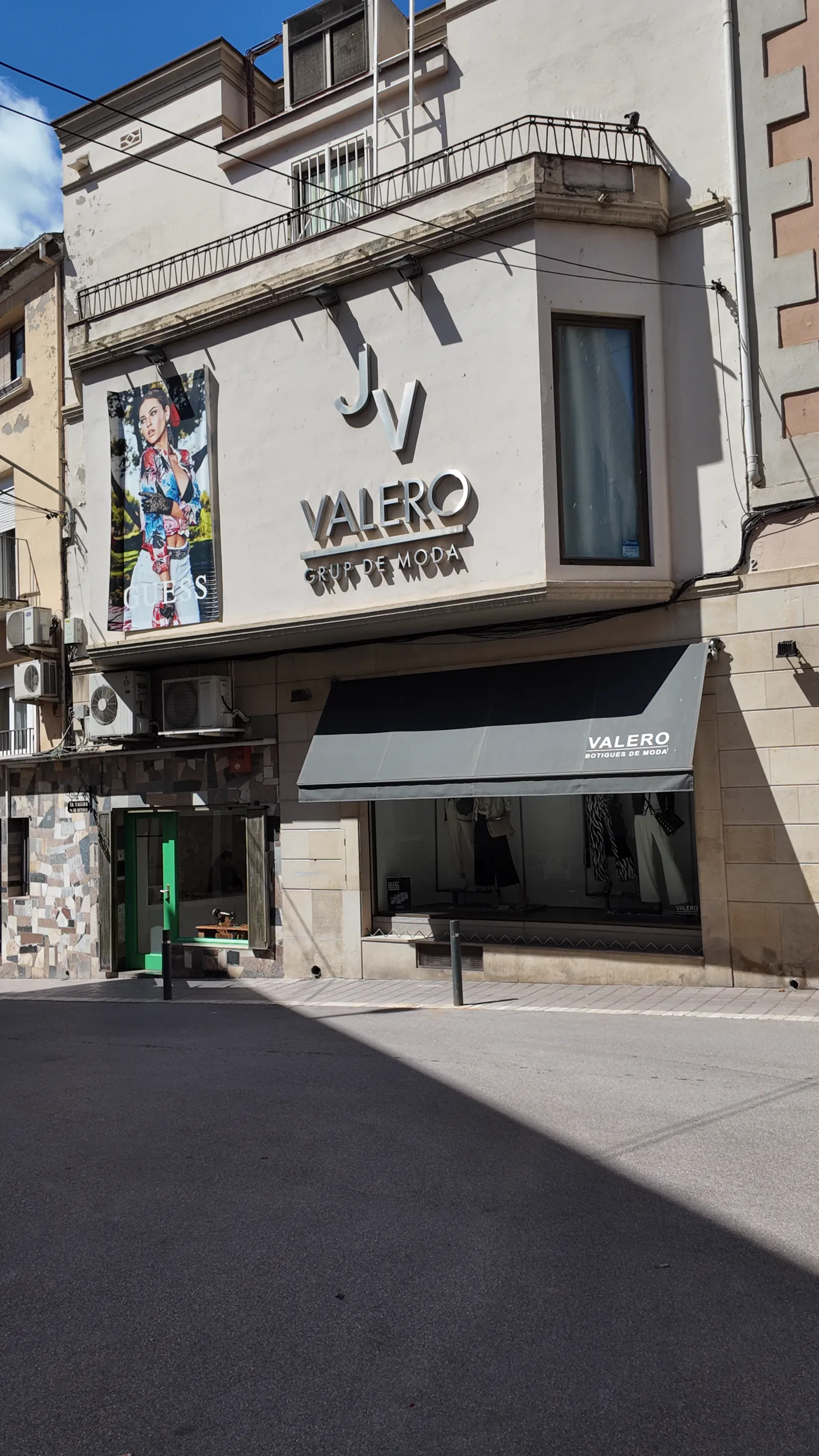 Valero Botigues de Moda — Moda i Complements